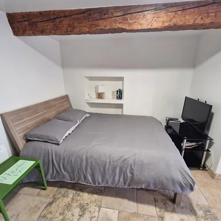 Apartment Charmant Studio